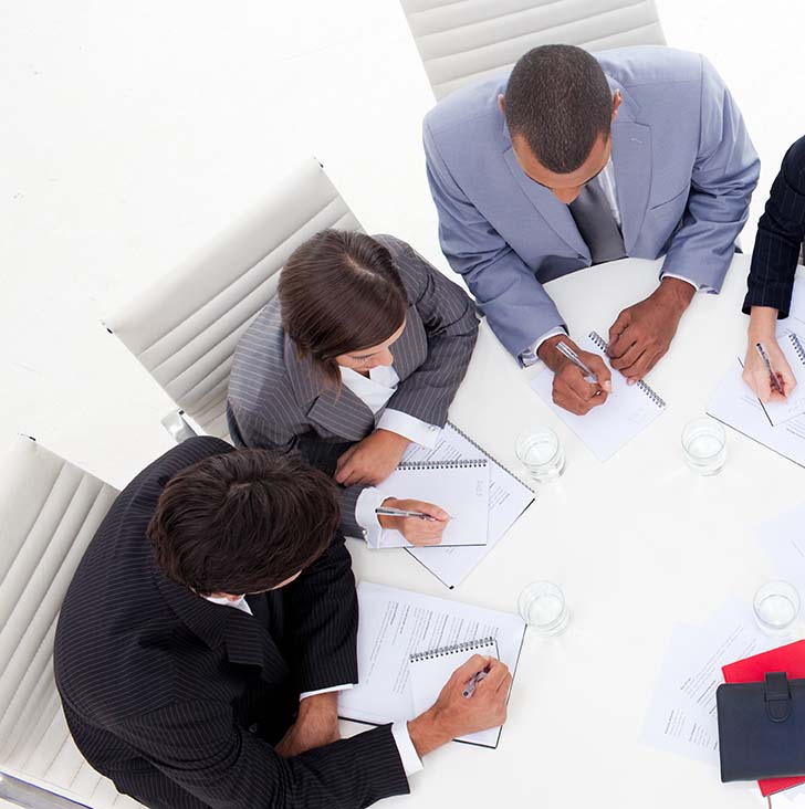 difference between leadership and management